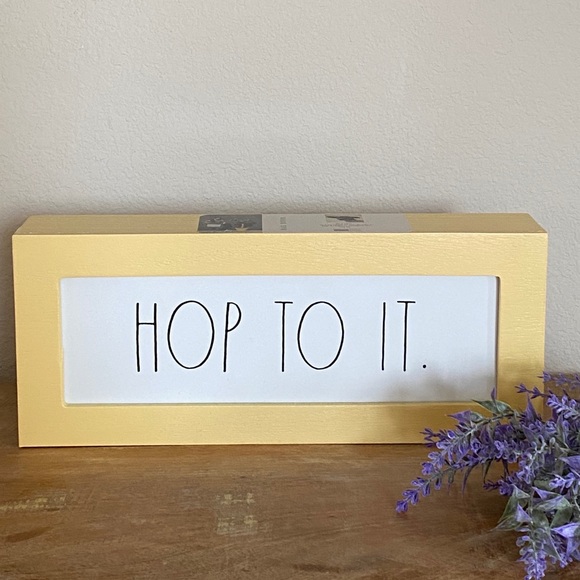 Rae Dunn Accessories - Rae Dunn HOP TO IT sign